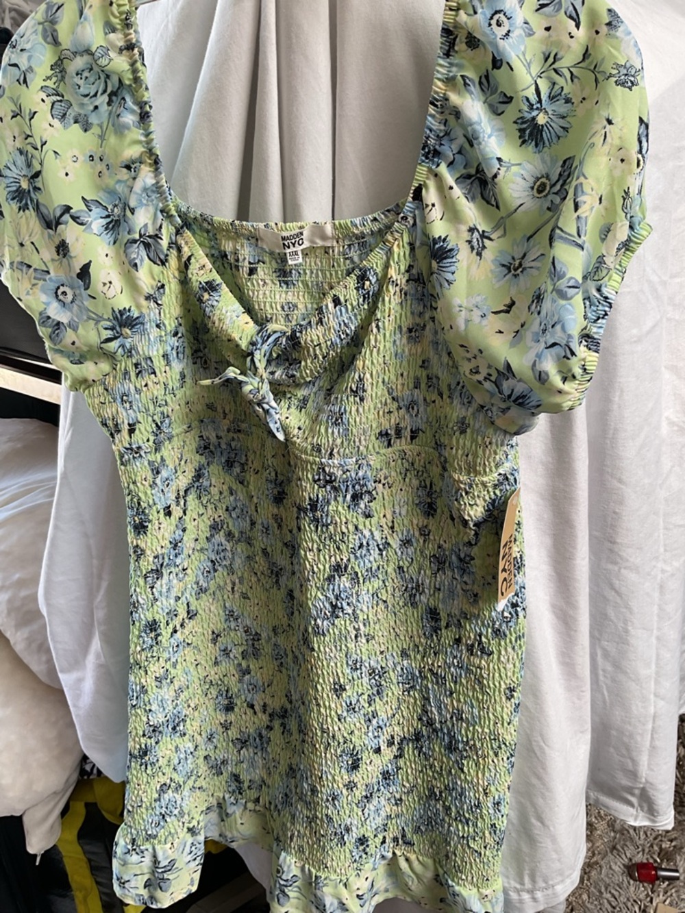 MADDEN NYC Green Floral Smocked Puff-Sleeve Women's Top